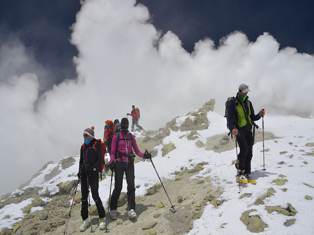 Sulforic Band (5500 m) near Damavand summit